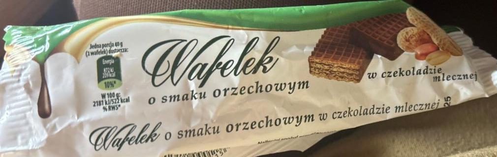 Zdjęcia - Wafelek o smaku orzechowym w czekoladzie Wacuś