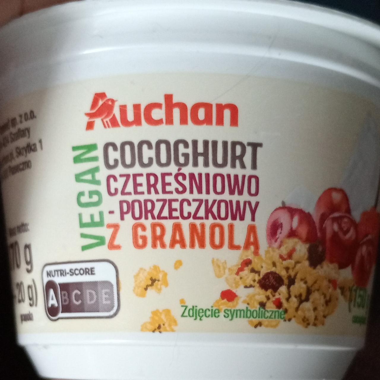 Zdjęcia - Vegan cocoghurt czereśniowo-porzeczkowy z granolą Auchan