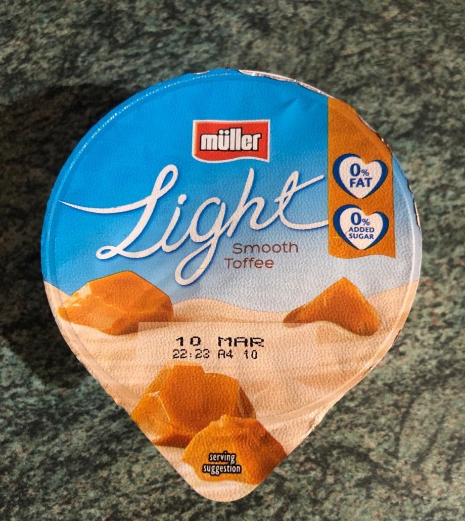 Zdjęcia - Light smooth toffee yogurt Müller