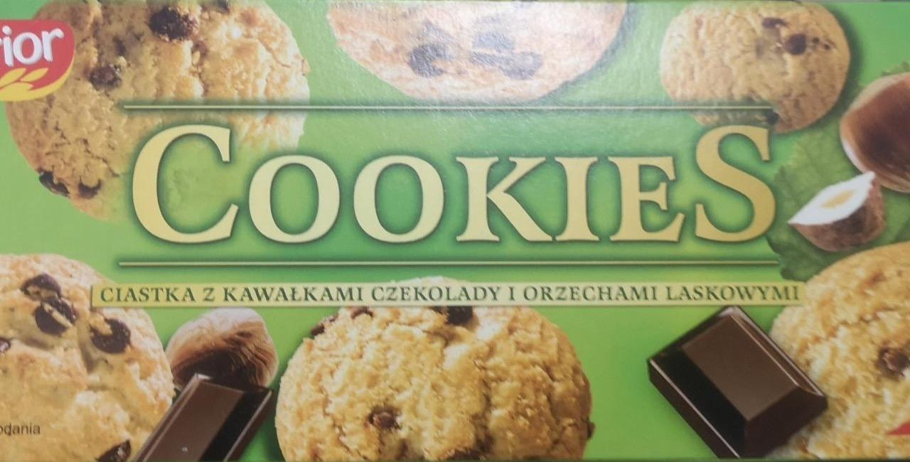 Zdjęcia - Cookies ciastka z kawałkami czekolady i orzechami laskowymi Chabrior