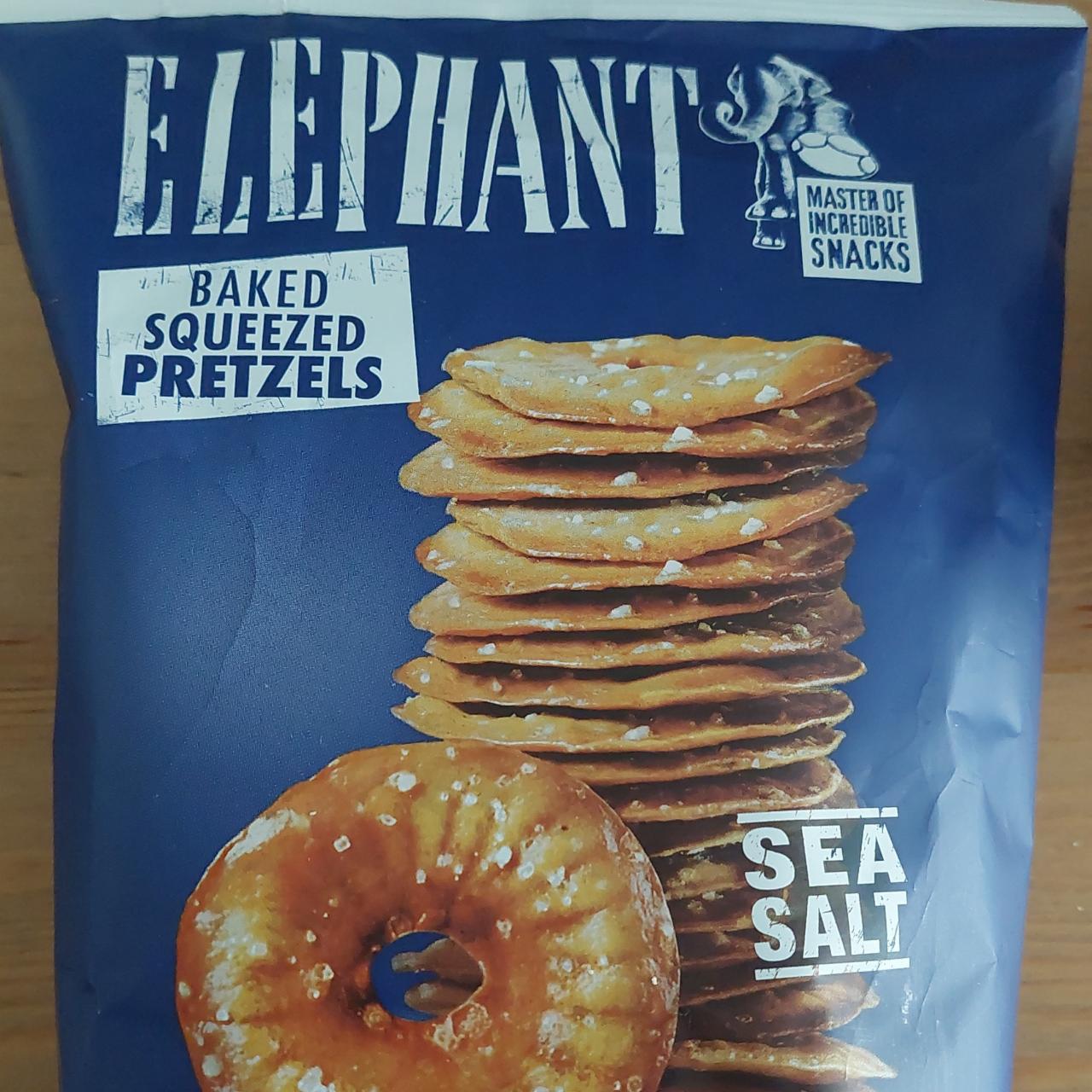 Zdjęcia - Baked squeezed pretzels sea salt Elephant