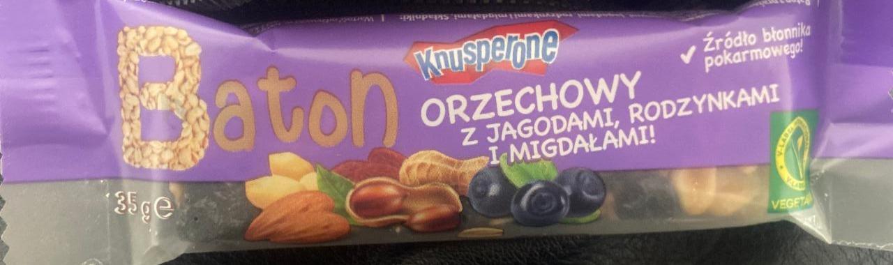 Zdjęcia - baton orzechowy z jagodami rodzynkami i migdałami knusperone