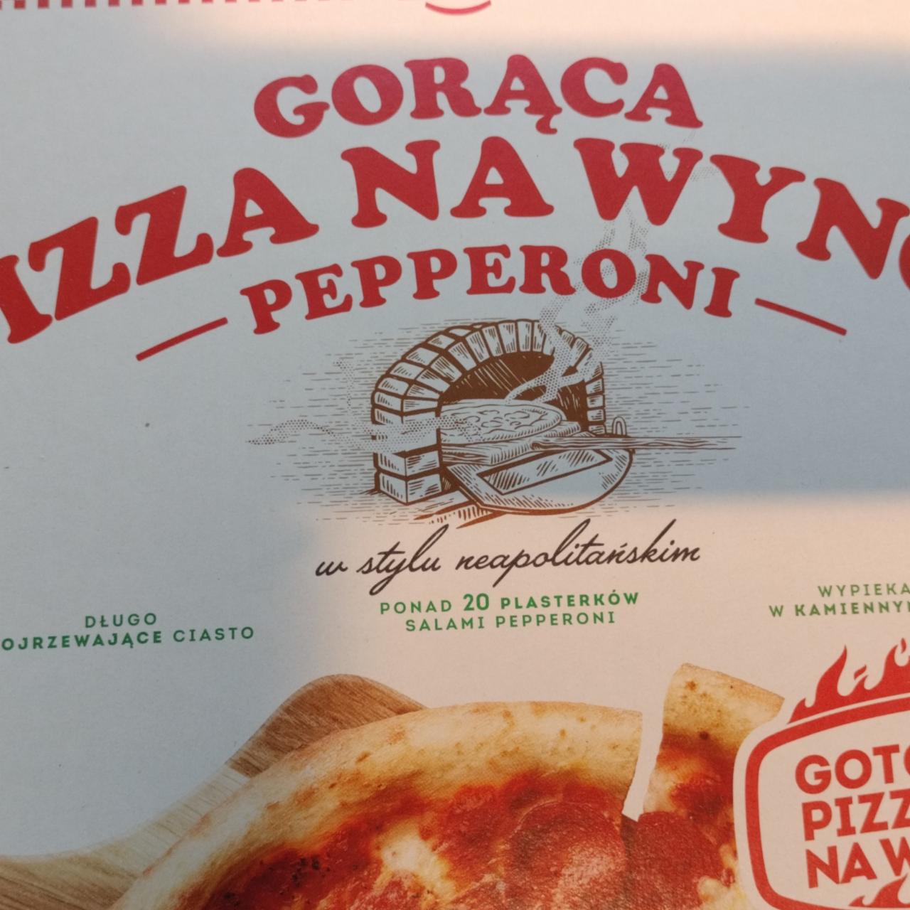 Zdjęcia - Gorąca pizza na wynos pepperoni Żabka