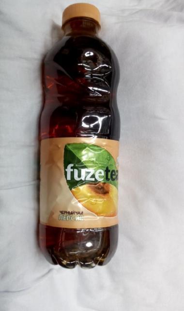 Zdjęcia - Fuze Tea Juicy Napój niegazowany o smaku brzoskwini i hibiskusa 500 ml