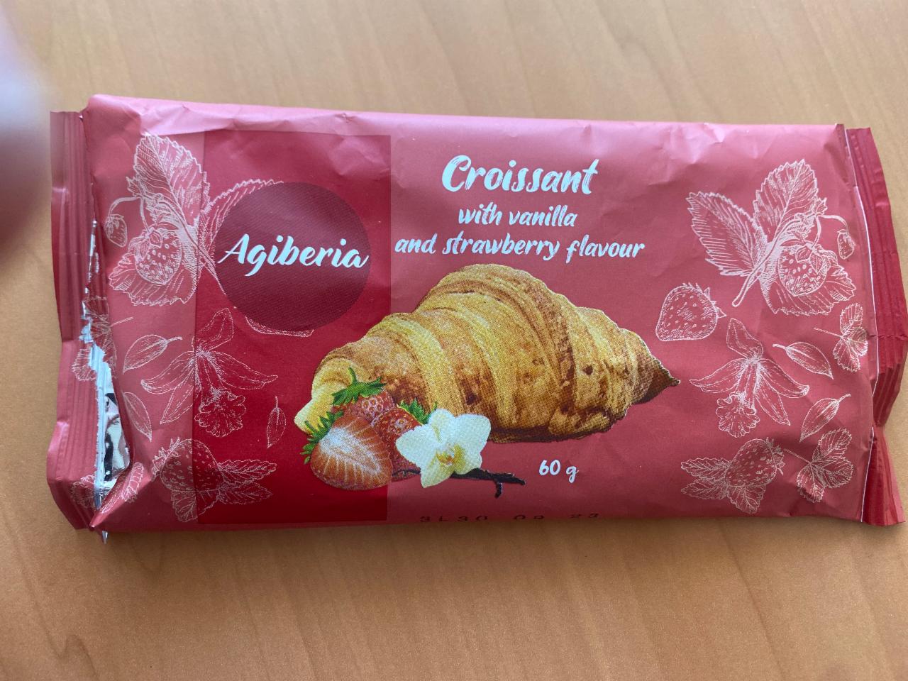 Zdjęcia - Croissant with vanilla and strawberry Agiberia