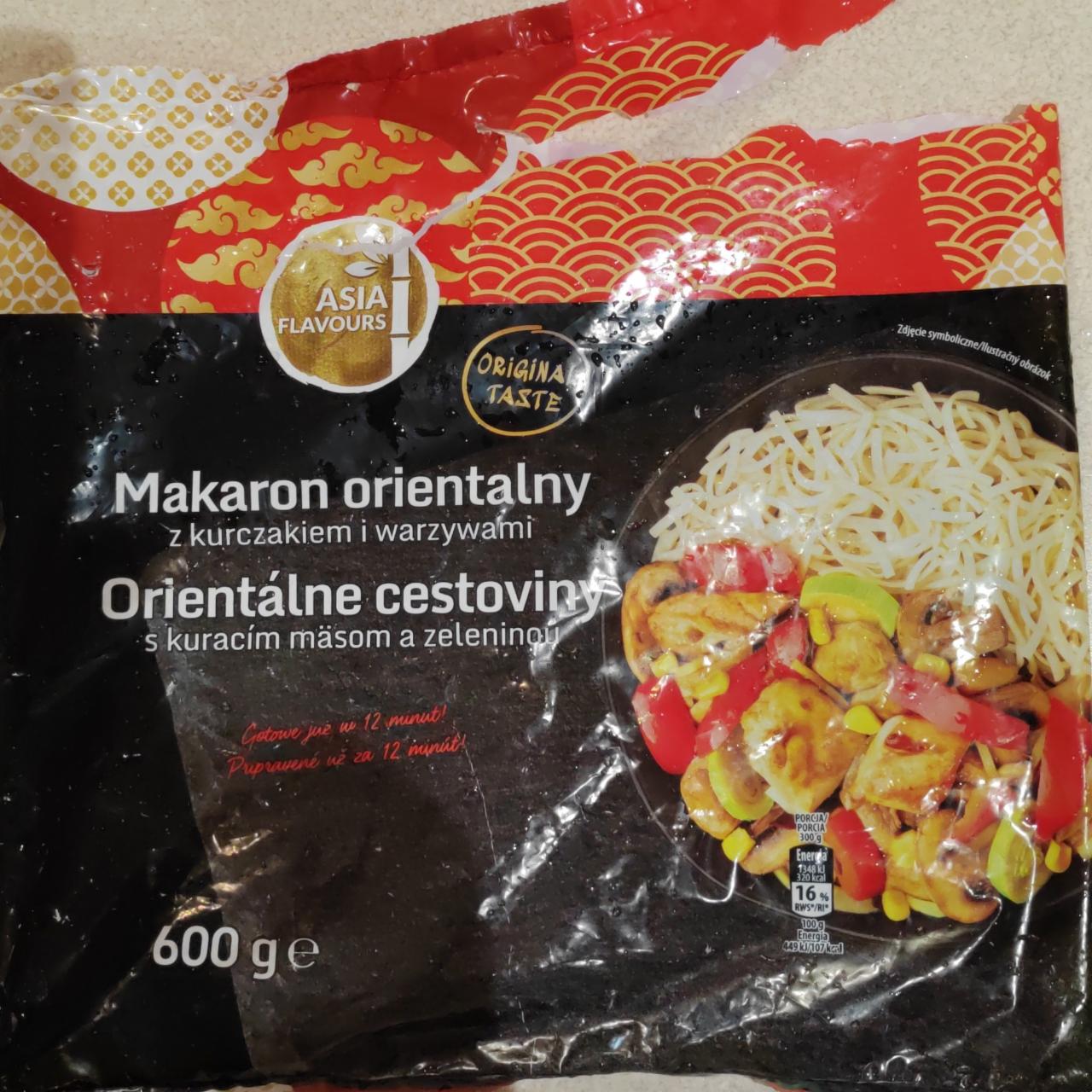 Zdjęcia - Makaron orientalny z kurczakiem i warzywami Asia Flavours