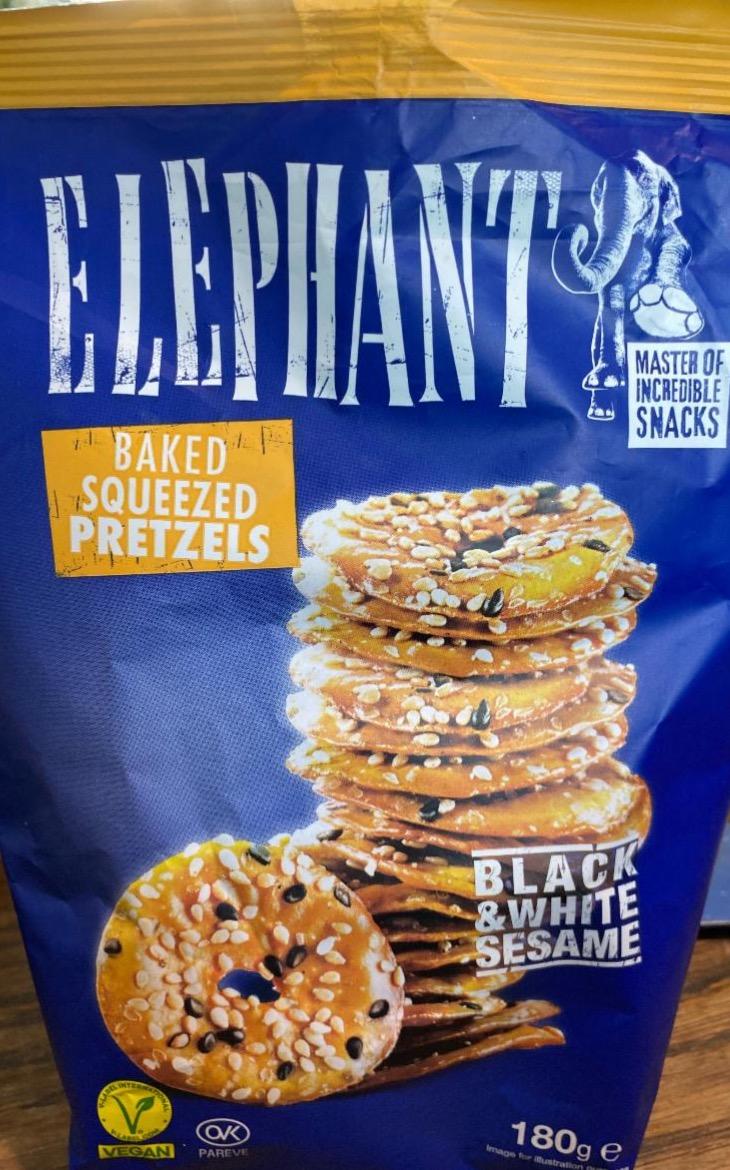 Zdjęcia - Baked squeezed pretzels black & white sesame Elephant