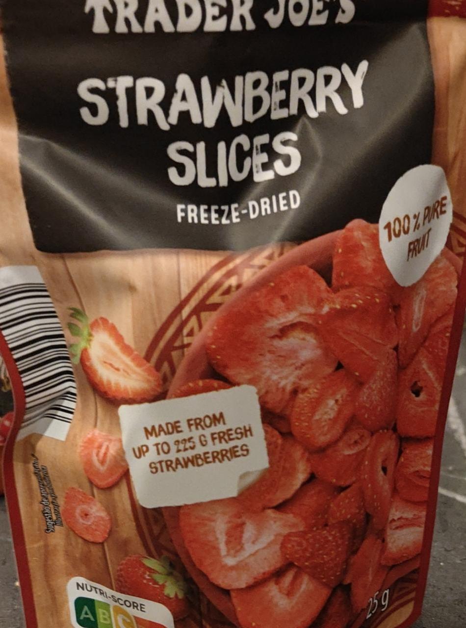 Zdjęcia - Strawberry slices freeze dried Trader Joe's