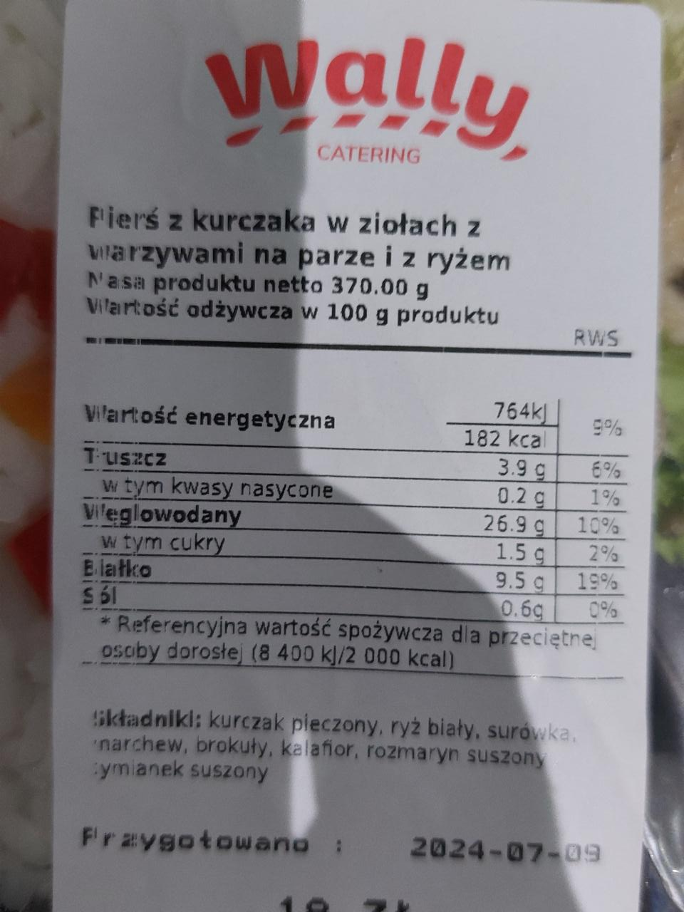 Zdjęcia - Pierś z kurczaka w ziołach z warzywami na parze i z ryżem Wally catering