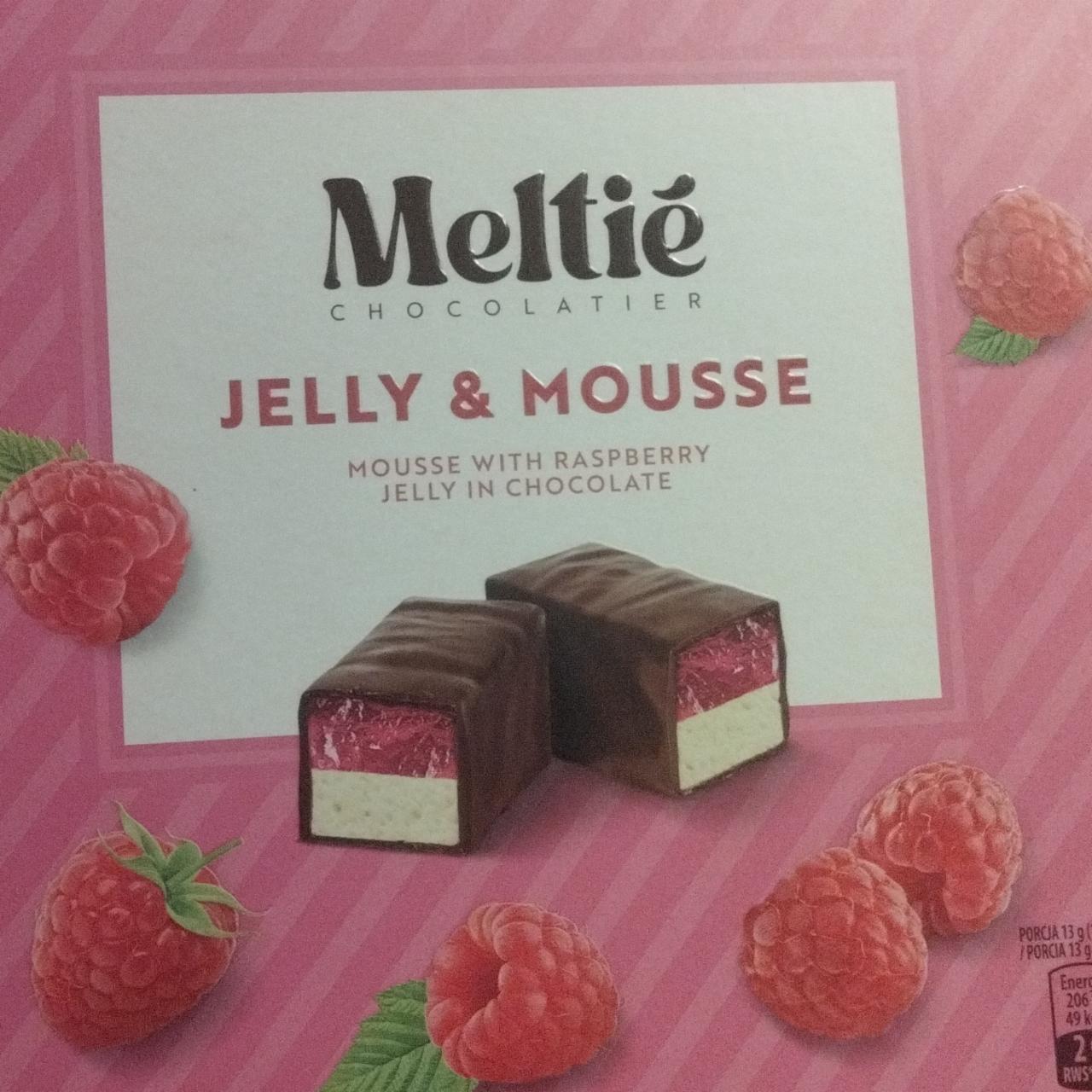 Zdjęcia - Jelly & mousse with rasberry jelly in chocolate Meltié