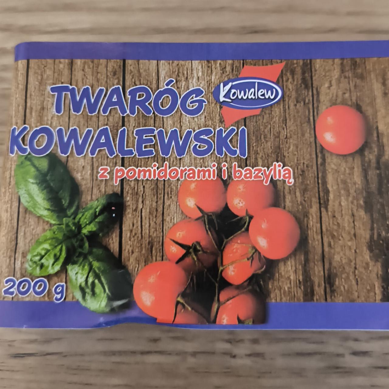 Zdjęcia - Twaróg kowalewski z pomidorami i bazylią Kowalew