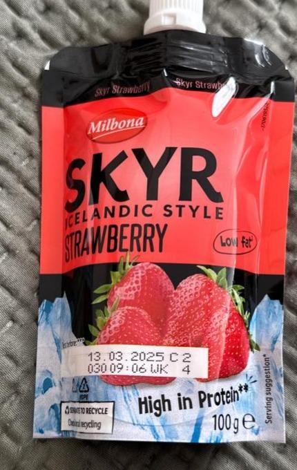 Zdjęcia - Skyr strawberry Milbona