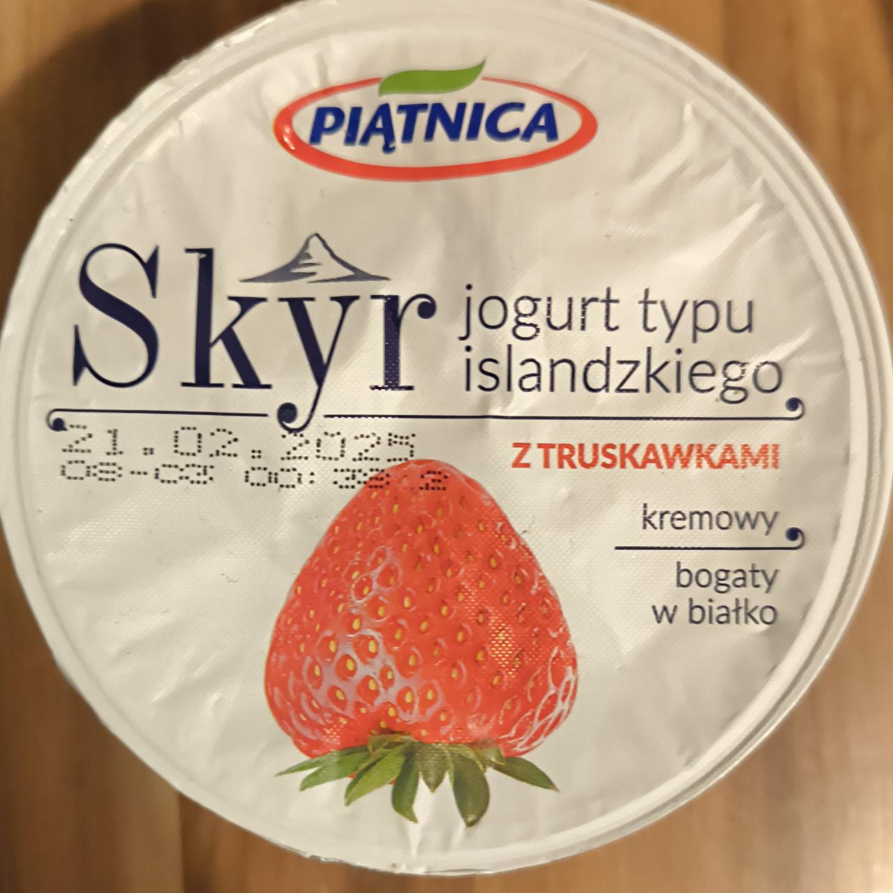 Zdjęcia - Skyr jogurt typu islandzkiego z truskawkami Piątnica